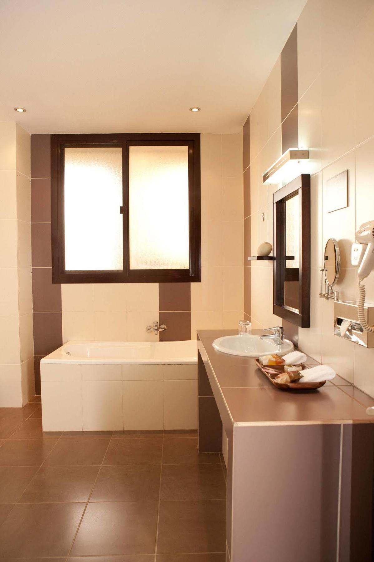 Protea Hotel By Marriott Καμπάλα Εξωτερικό φωτογραφία